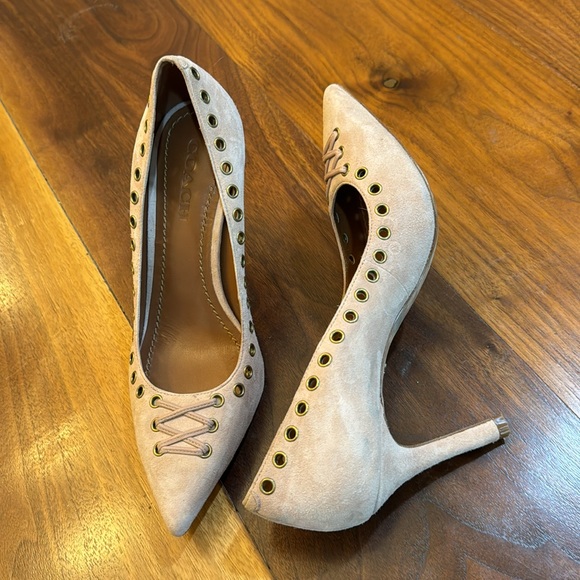 Light pink Size 8 Coach Pumps- High Heel Suede pointy toe - Picture 3 of 5
